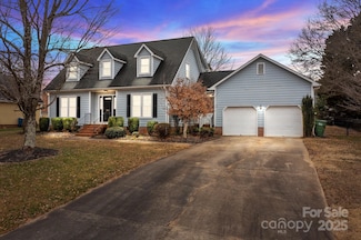 841 Deerfield Dr, Mount Holly, NC 28120
