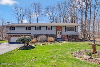 135 Columbus Cir, Clarks Summit, PA 18411
