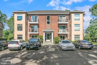 416 S Veitch St Unit 102, Arlington, VA 22204