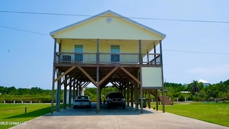 9019 St Teresa Dr, Bay Saint Louis, MS 39520
