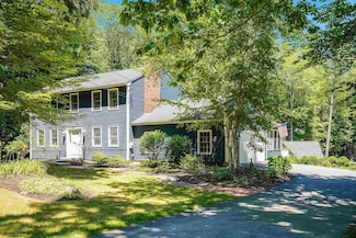 8 Essex Dr, Bow, NH 03304