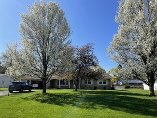 7740 N Gleneagle Dr, Kalamazoo, MI 49048