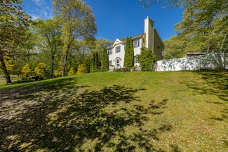 24 Tanglewood Dr, Preston, CT 06365