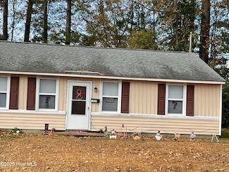 1223 Davis St, Jacksonville, NC 28540