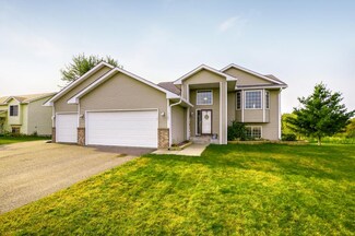 1107 Hilltop St, Braham, MN 55006