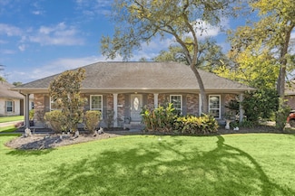 13711 Greenway Dr, Sugar Land, TX 77498