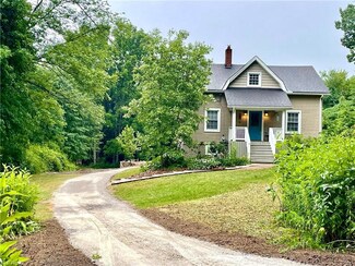 27 Hue Dr, Akron, OH 44319