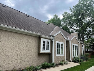 12536 Broadmoor St, Leawood, KS 66209