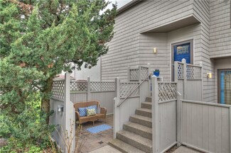 44 Seabreeze Ln, Bristol, RI 02809