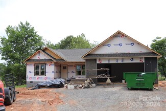 81 Sky Top View Dr, Marshall, NC 28753