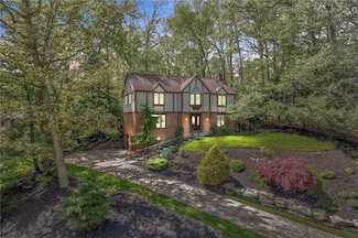 2290 Salem Dr, Pittsburgh, PA 15237