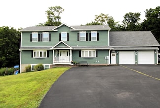 225 Bedford Ln, Fishkill, NY 12524