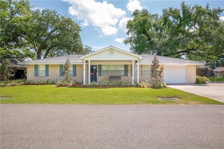 830 Marino Dr, Norco, LA 70079