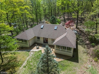 65 Walnut Valley Rd, Columbia, NJ 07832