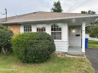 10 Caribbean Ct, Toms River, NJ 08753