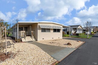 109 Oakwood Dr, Petaluma, CA 94954