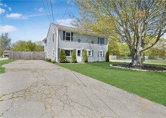 23 Sweeney Ln, Bristol, RI 02809
