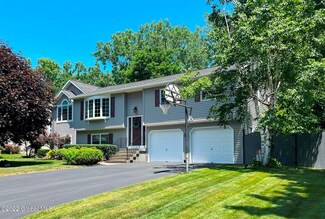 19 Skyline Dr, Latham, NY 12110