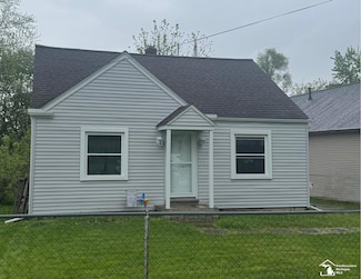 1816 Birchcrest Rd, Waterford, MI 48328