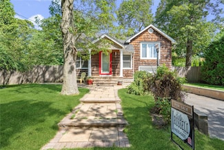 17 Tulip Rd, Rocky Point, NY 11778