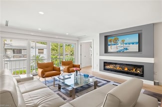 360 10th Ave S Unit B200, Naples, FL 34102