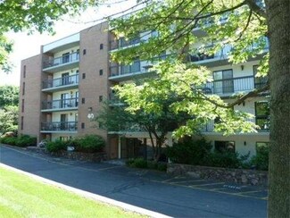 40 Main St Unit 304, Stoneham, MA 02180