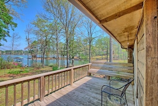 256 Waterfall Dr, Burkeville, TX 75932
