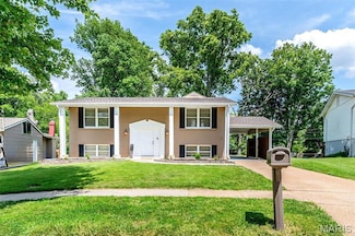 2402 Wescreek Dr, Maryland Heights, MO 63043