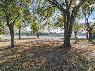 606 S Reagan St, West, TX 76691