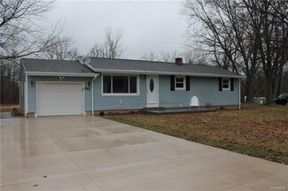 6437 Hope Ln, Lockport, NY 14094