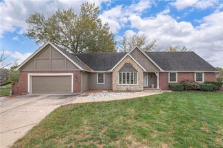302 NW Bramble Trail Cir, Lees Summit, MO 64064