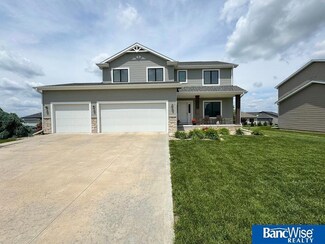 6500 Bridle Ln, Lincoln, NE 68516