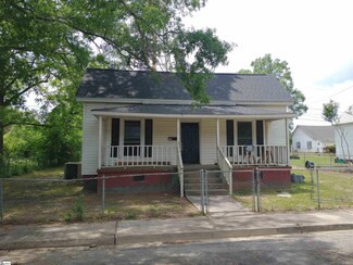 233 Oak St, Clinton, SC 29325