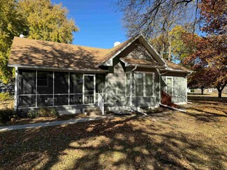 102 W Sutton St, Clay Center, NE 68933