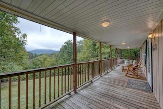73 Petticoat Jct, Hayesville, NC 28904