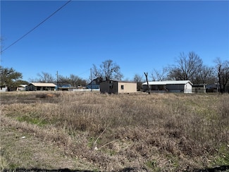 301 N Judge Hailey Dr, Lott, TX 76656
