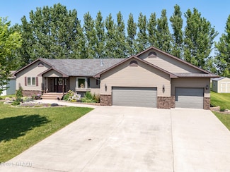 521 Spruce Ln, Crookston, MN 56716