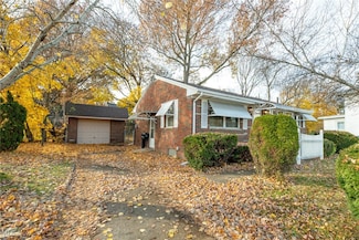 1074 N Main St, Akron, OH 44310