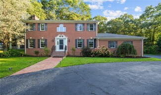 32 Rollingwood Dr, Johnston, RI 02919