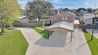 9206 W Sterling Dr, Pearland, TX 77584