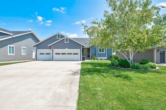 15640 N Tradewind Dr, Spirit Lake, IA 51360