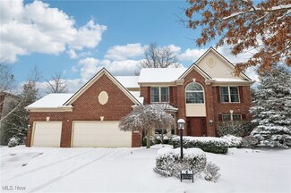 15295 Old Oak Dr, Strongsville, OH 44149