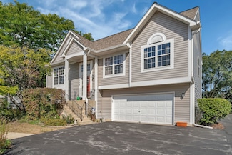 2750 Shelly Ln, Aurora, IL 60504