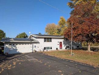 2042 Kenneth Dr, Freeport, IL 61032