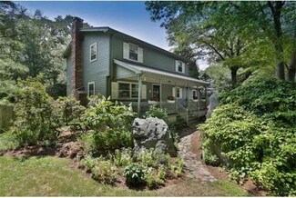 31 School St, Byfield, MA 01922