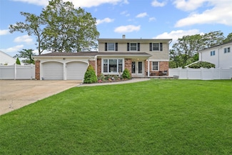 36 Penn St, Port Jefferson Station, NY 11776