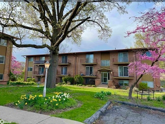 408 N D St, Fairfield, IA 52556