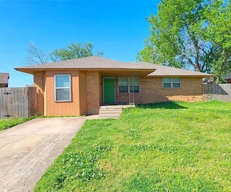 773 SW 2nd St, Moore, OK 73160