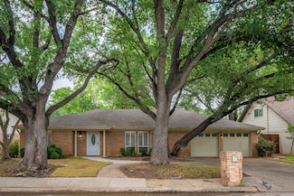 2103 Juanita Dr, Arlington, TX 76013