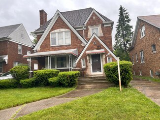 13320 Wilshire Dr, Detroit, MI 48213